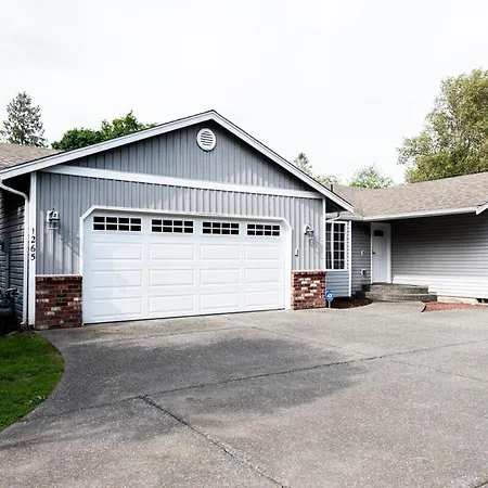 4-Bedroom Burlington With Ac & Wifi
